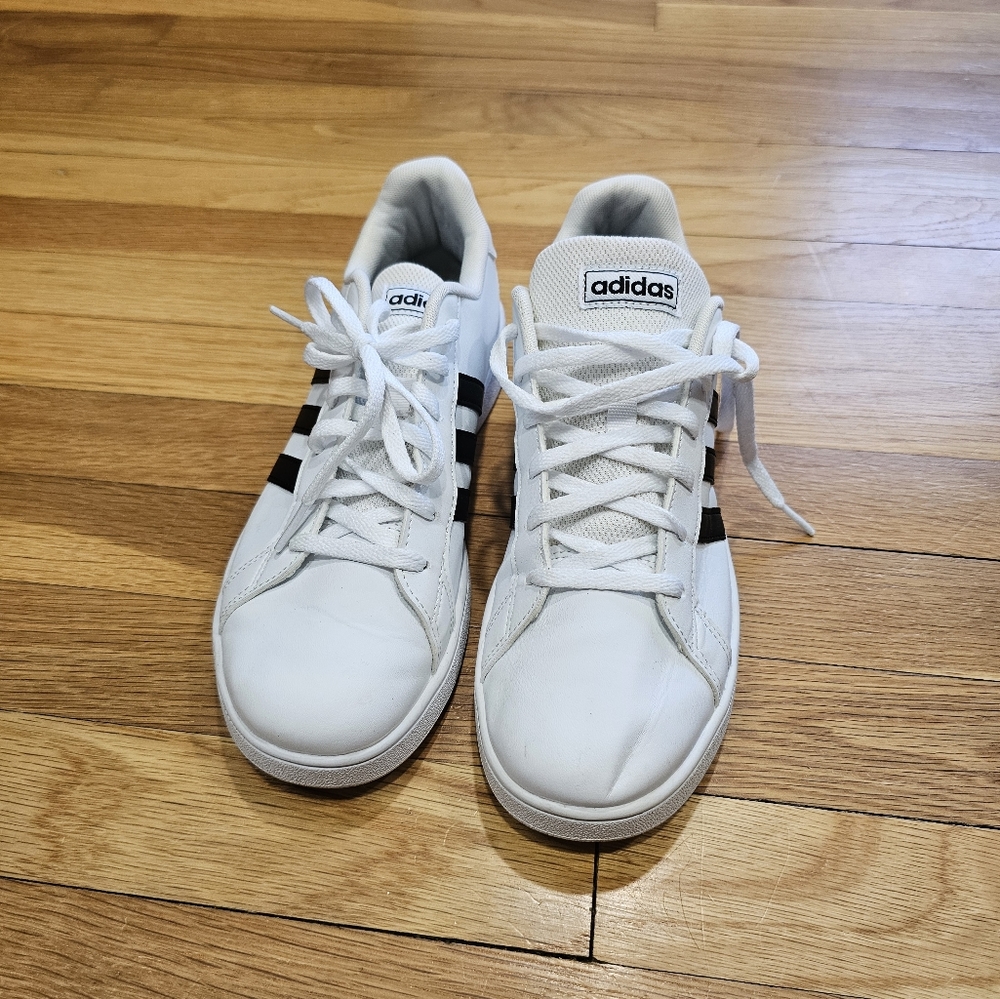 Adidas adidas big boy/girls white end black sneakers or Girls grand court